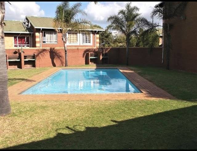 1 BEDROOM APARTMENT TO LET IN HALFWAY GARDENS